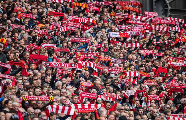 记者：汶马探赛后与海港助教约翰交换队服，两人曾在横滨合作