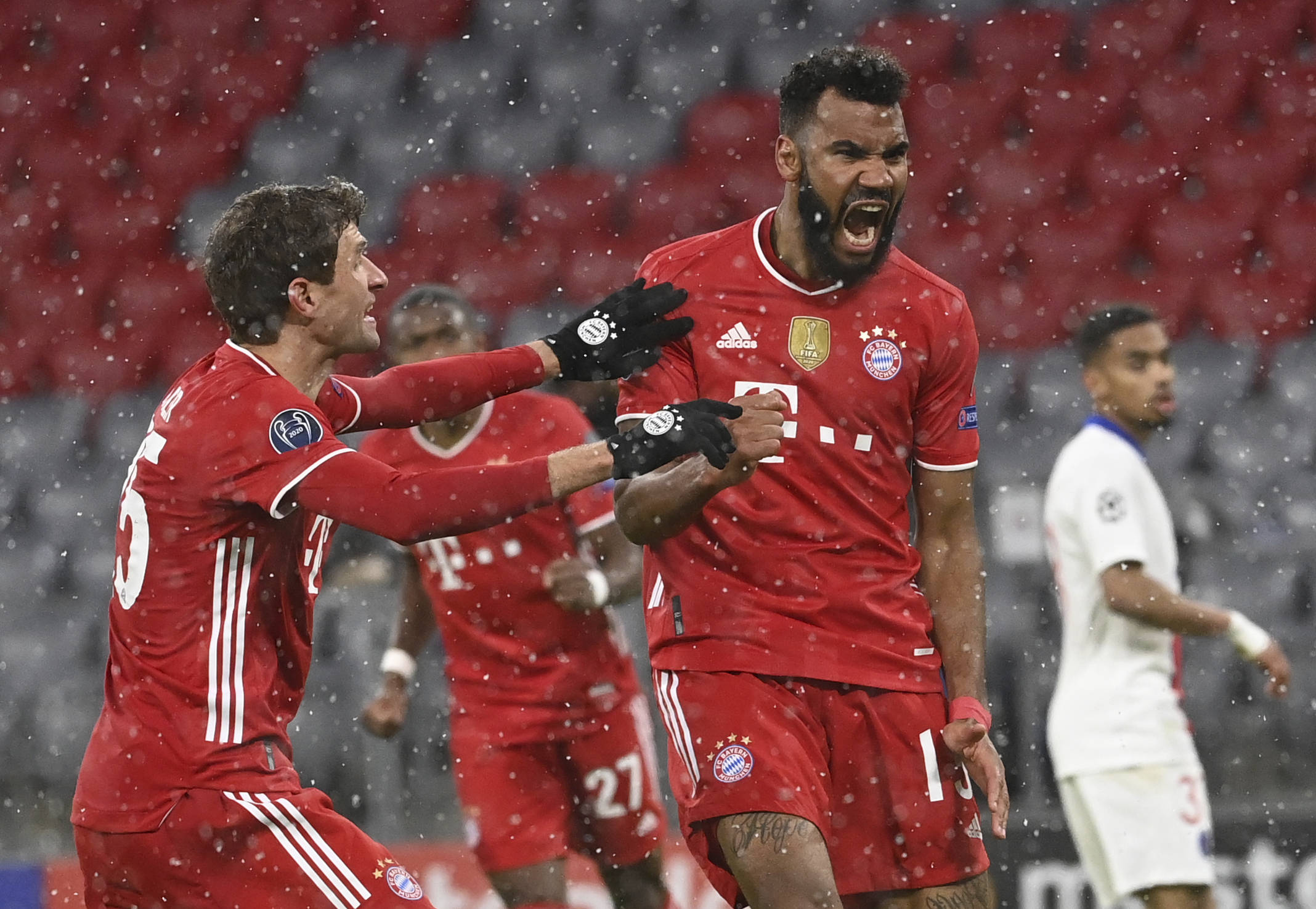 赵鹏：蒋4朱5是国内顶级中卫，但他俩搭配踢亚冠还是太吃力了（赵鹏：蒋4与朱5虽属国内顶级中卫，搭档征战亚冠仍显吃力）