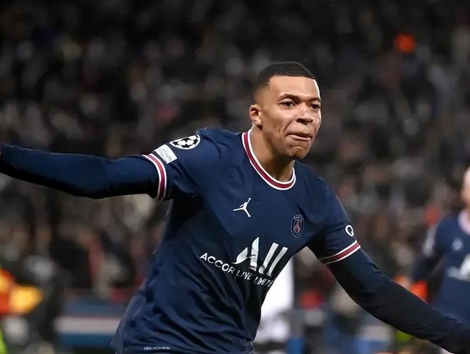 丹麦后卫：染红前球队完全掌控了比赛，这是生涯中最糟的经历（丹麦后卫直言红牌前球队完全主导比赛：职业生涯最糟一次）