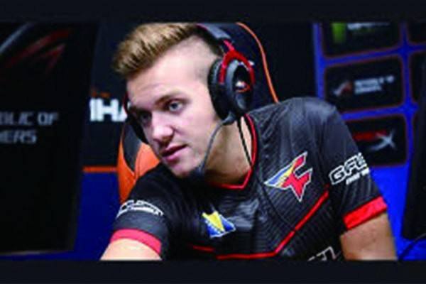 资讯最爱的M4皮肤，枫叶皮肤。手感真不错