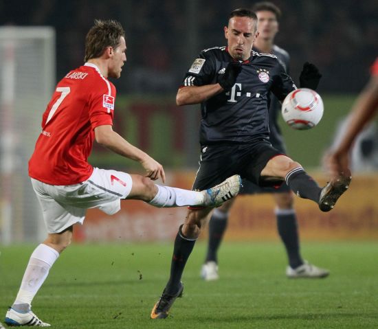 意媒：国米想引进一名年轻中卫，目前共有3个目标