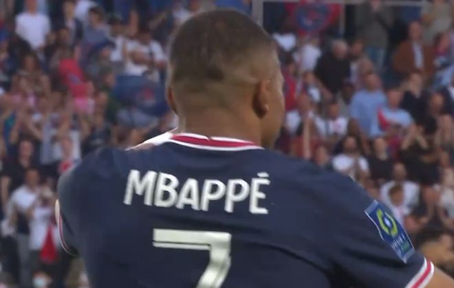 FIFA年度最佳女足阵容：邦马蒂领衔巴萨女足6人入选，鲁索在列（FIFA年度最佳女足阵容出炉：巴萨女足6人上榜，邦马蒂领衔，鲁索入选）