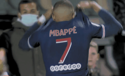 邮报：伯恩茅斯后卫塞内西与女足后卫鲍尔斯成英超新明星情侣