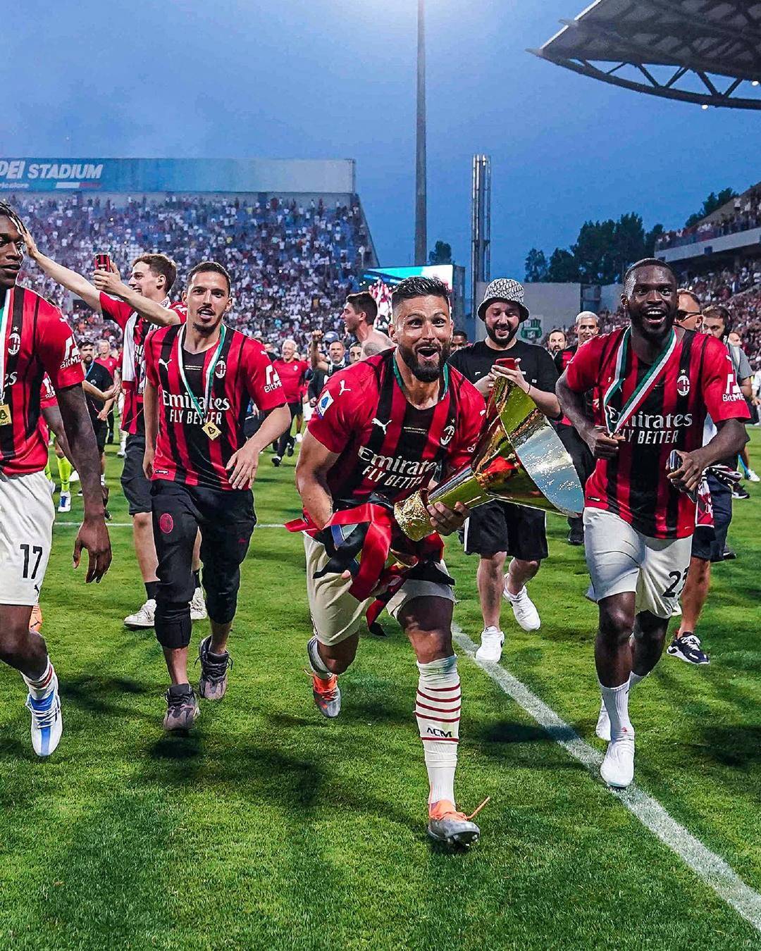 土媒：加拉塔萨雷欲4000万欧引进卢克曼，奥斯梅恩当说客（土媒称加拉塔萨雷拟以4000万欧求购卢克曼，奥斯梅恩出面游说）