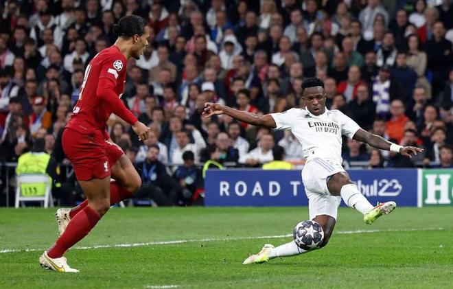 足球意甲争四形势混乱，7队争3名额（意甲前四之争胶着：七队竞逐三席）