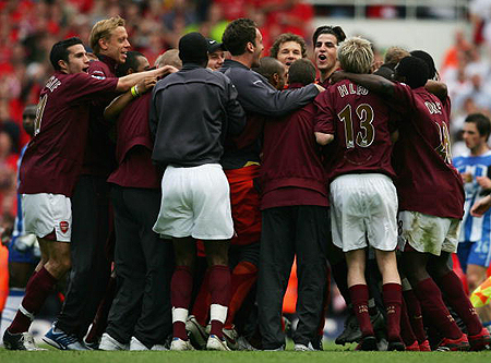 爱迪森巴杰2025季后赛轰3发本垒打，世界大赛G1代打满贯砲