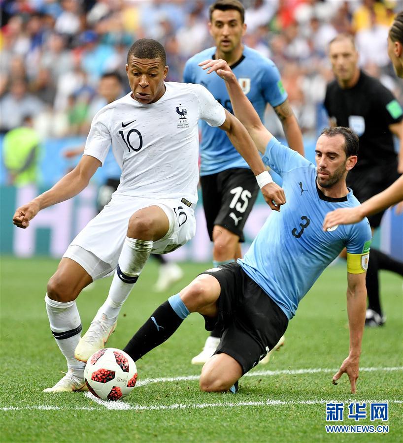 比利亚：传统9号位并没有消失，我非常欣赏阿尔瓦雷斯