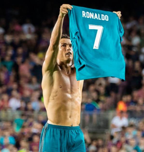 足球英超裁判再陷争议，赛后官方急发声明（英超裁判判罚再起争议，赛后官方紧急回应）