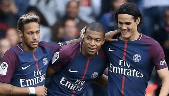 英超前瞻：狼队开局14轮不胜沦为鱼腩，曼联冲击欧战区（英超展望：狼队前14轮无胜势成弱旅，曼联剑指欧战席位）